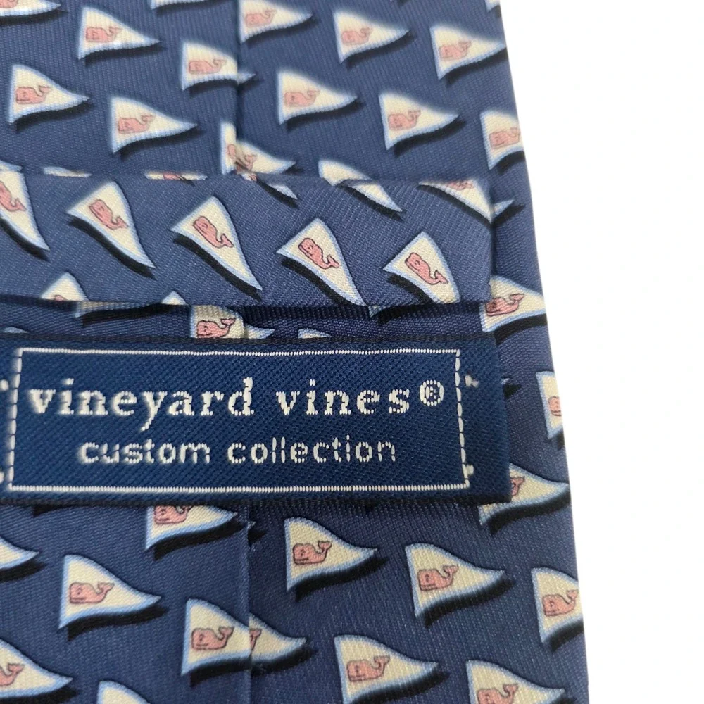 Vineyard Vines Mens Necktie Blue Sea‎ Whale Pattern Flag Silk Handmade USA